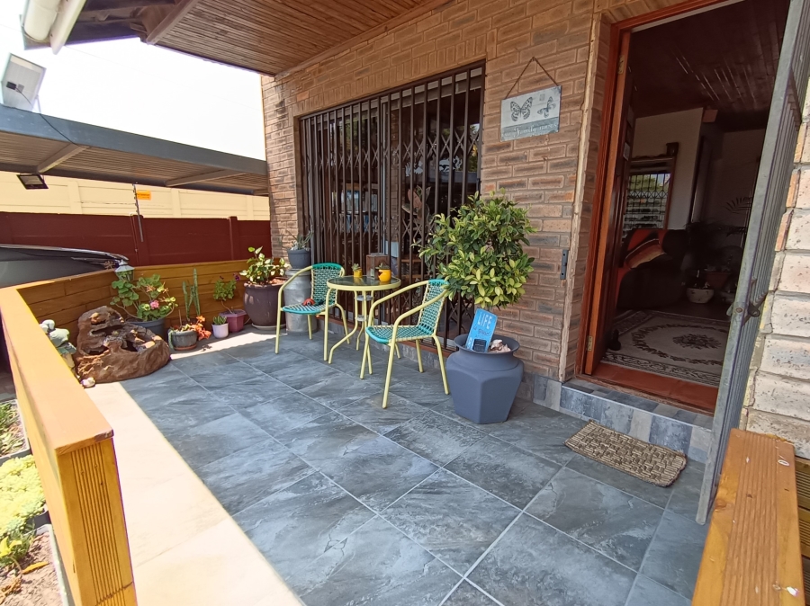 4 Bedroom Property for Sale in Wavecrest Eastern Cape